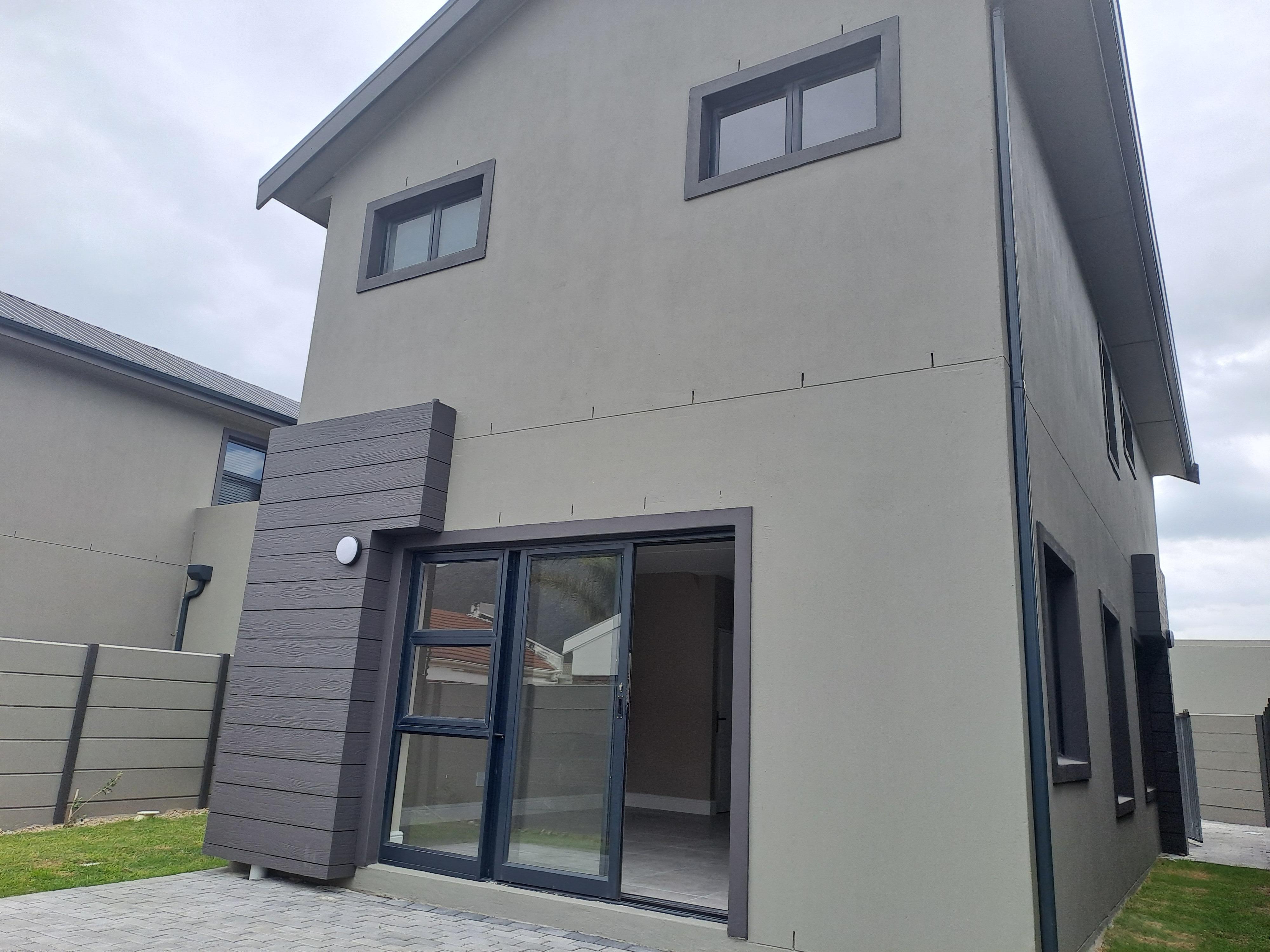 3 Bedroom Property for Sale in Sea Breeze Western Cape